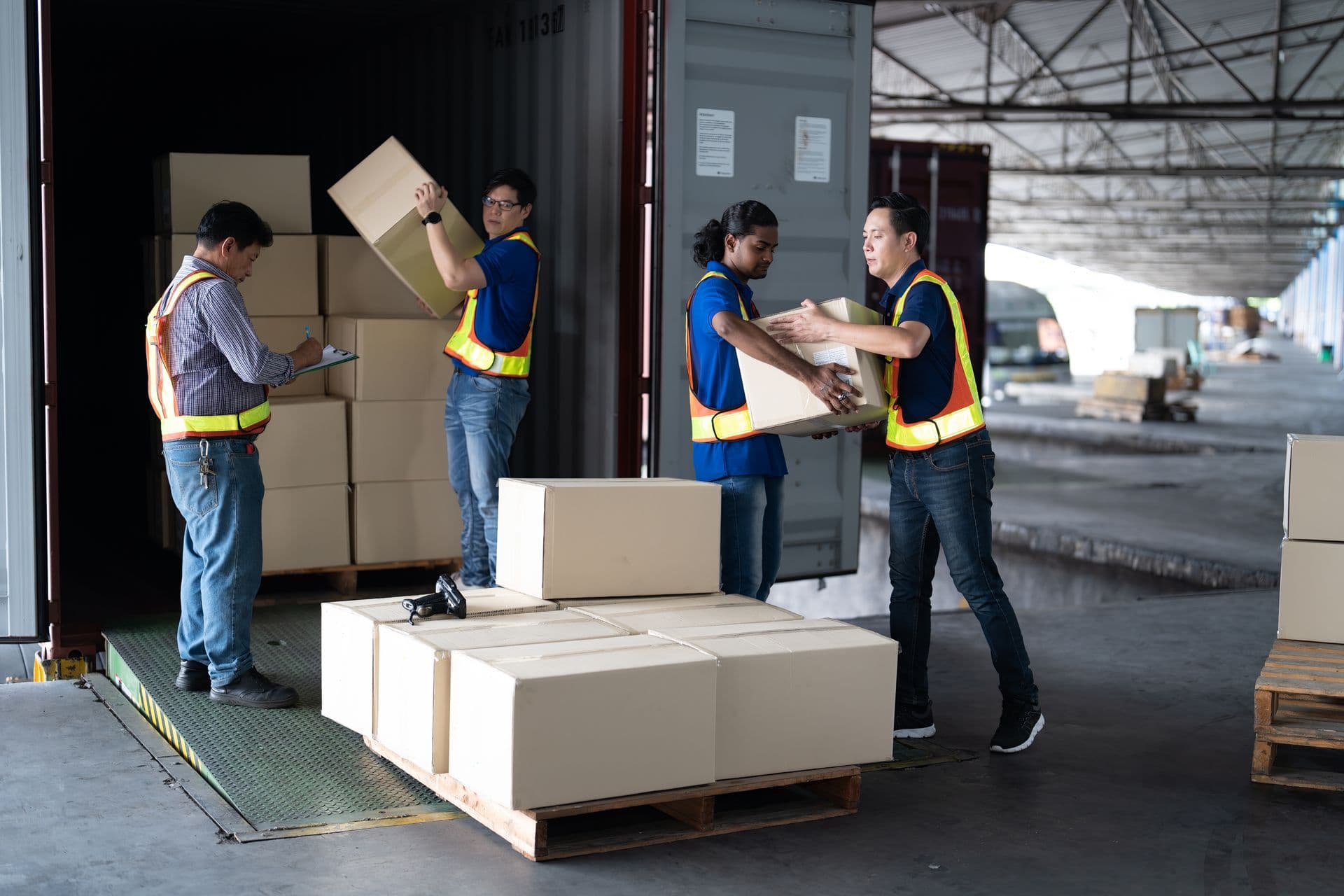 Part load groupage shipping