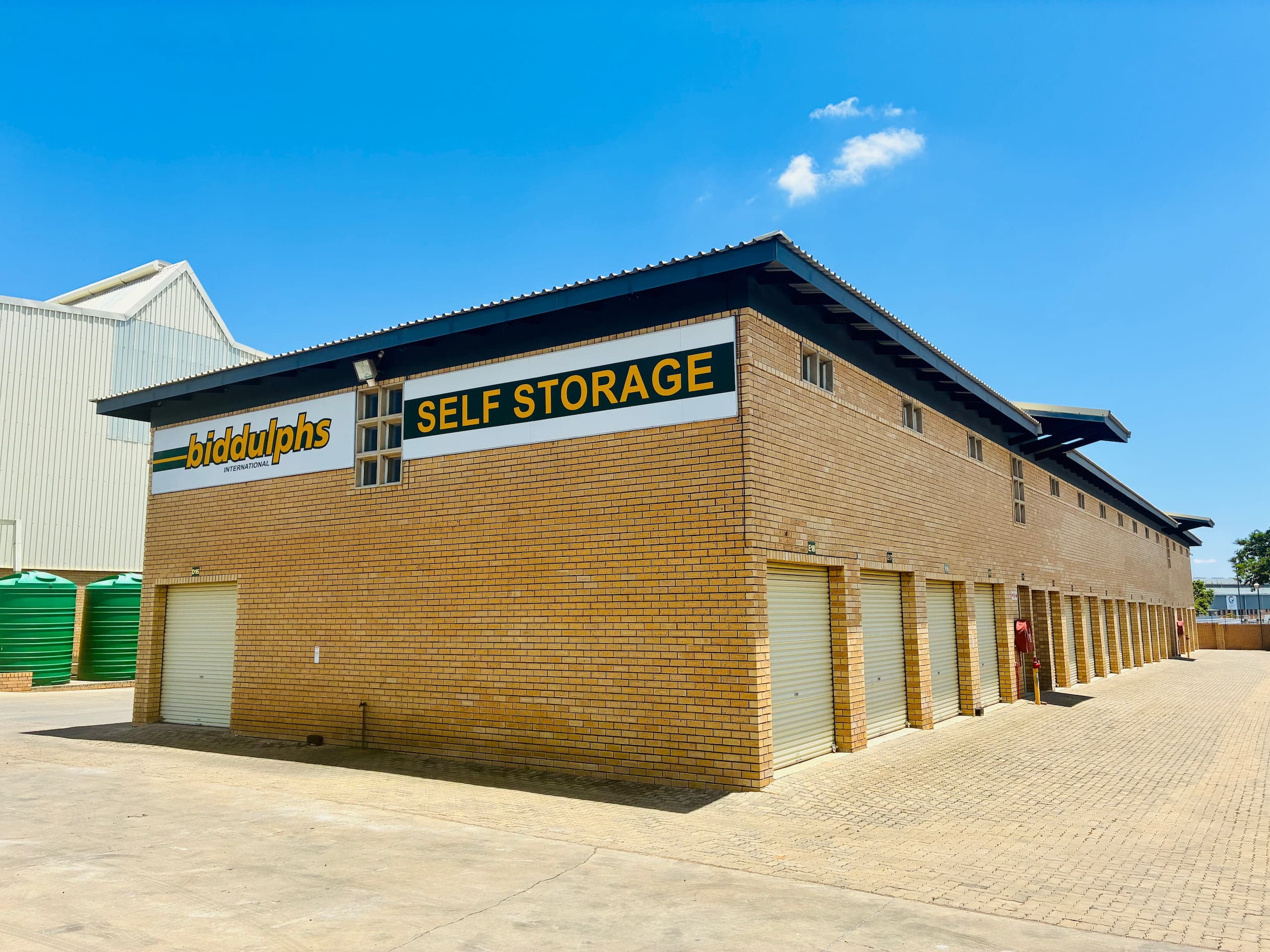 Biddulphs self-storage building and roller-door units in Pretoria